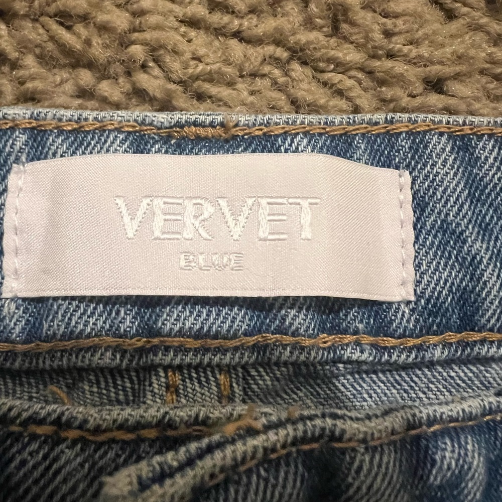 Distressed cropped jeans - Picture 5 of 11